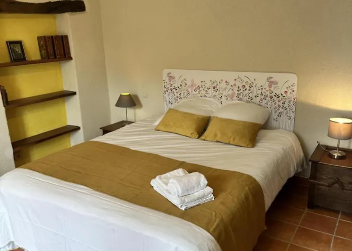 Maison Dans Domaine Rey 아파트 *